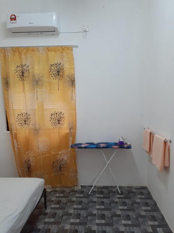 Idaman B B With 2 Aircond 2 Quen Bed And Not Sharing -privacy Holiday home