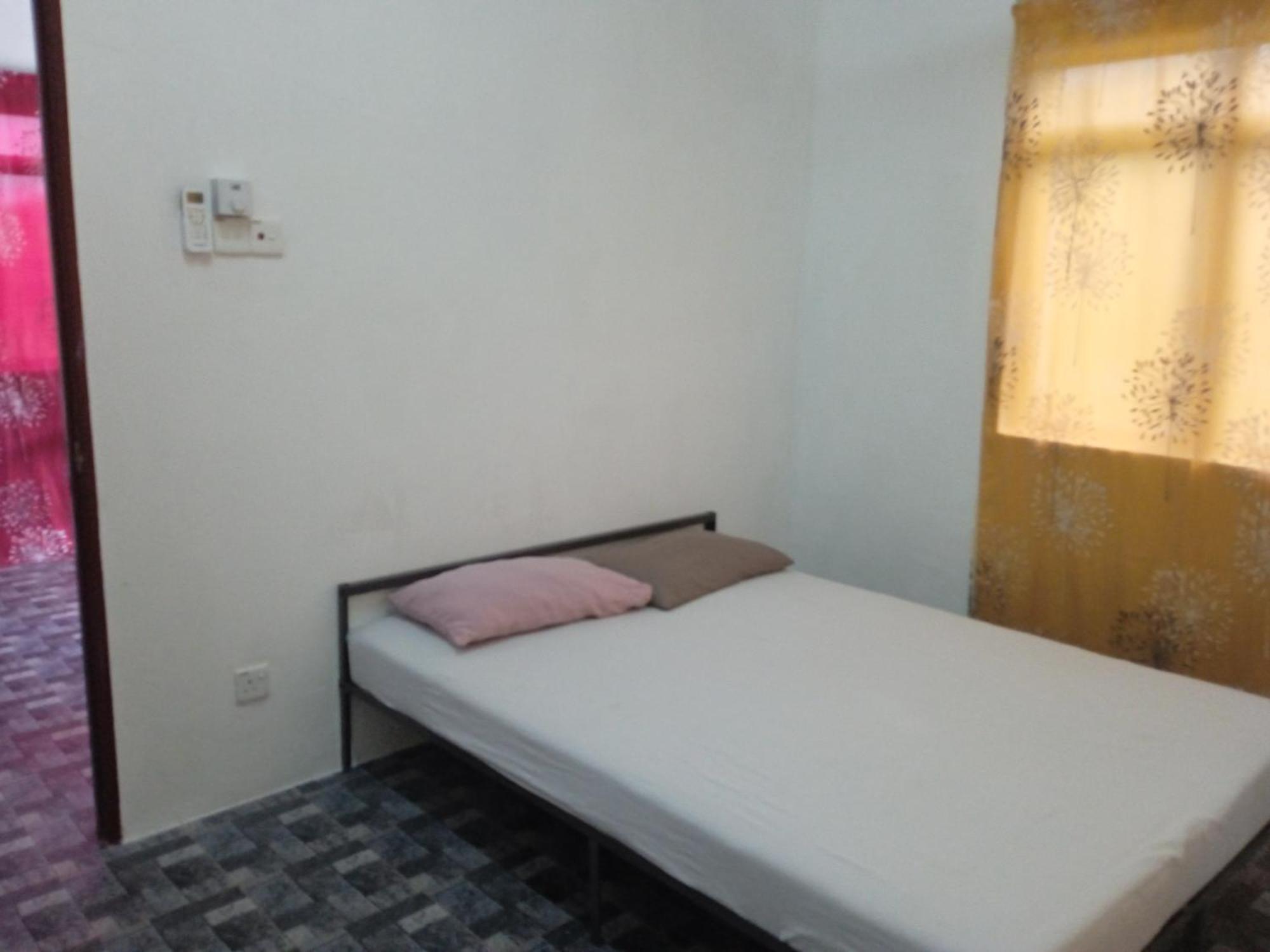 Idaman B B With 2 Aircond 2 Quen Bed And Not Sharing -privacy Holiday home *