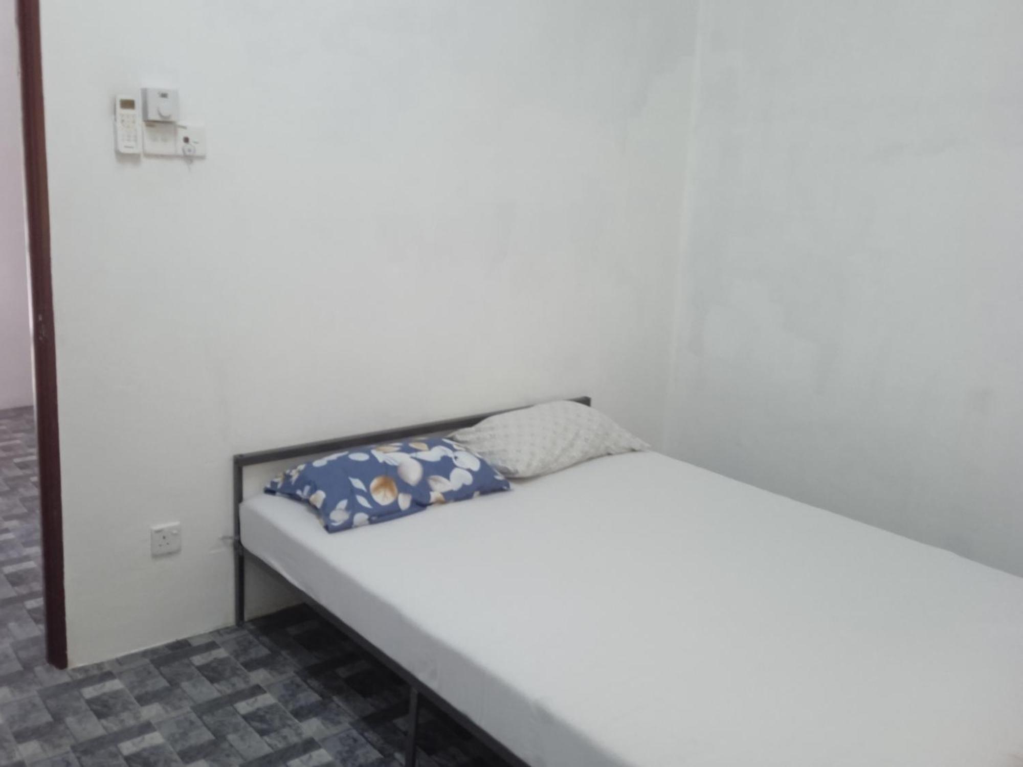 Idaman B B With 2 Aircond 2 Quen Bed And Not Sharing -privacy Kuala Terengganu