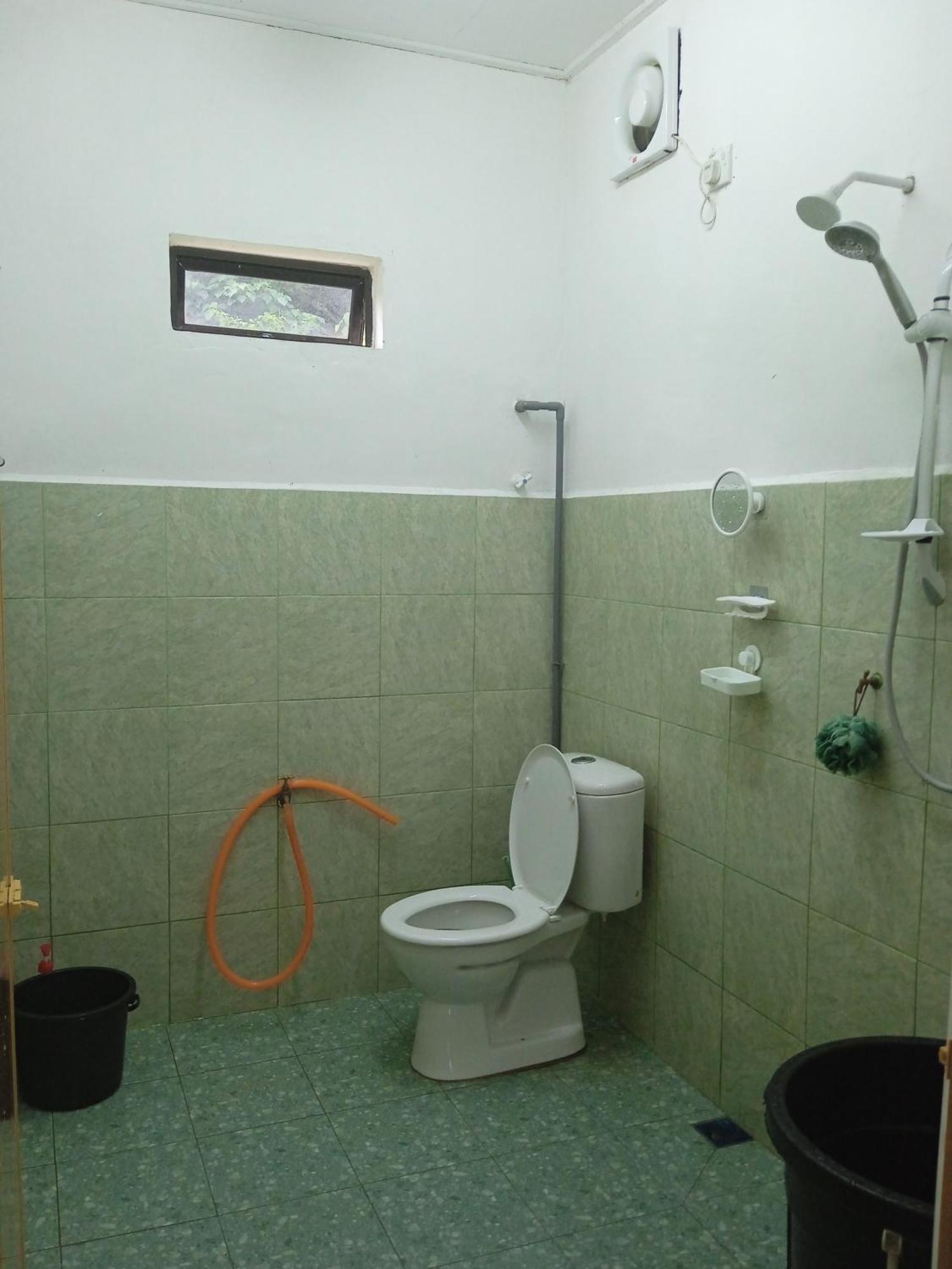 Idaman B B With 2 Aircond 2 Quen Bed And Not Sharing -privacy Holiday home