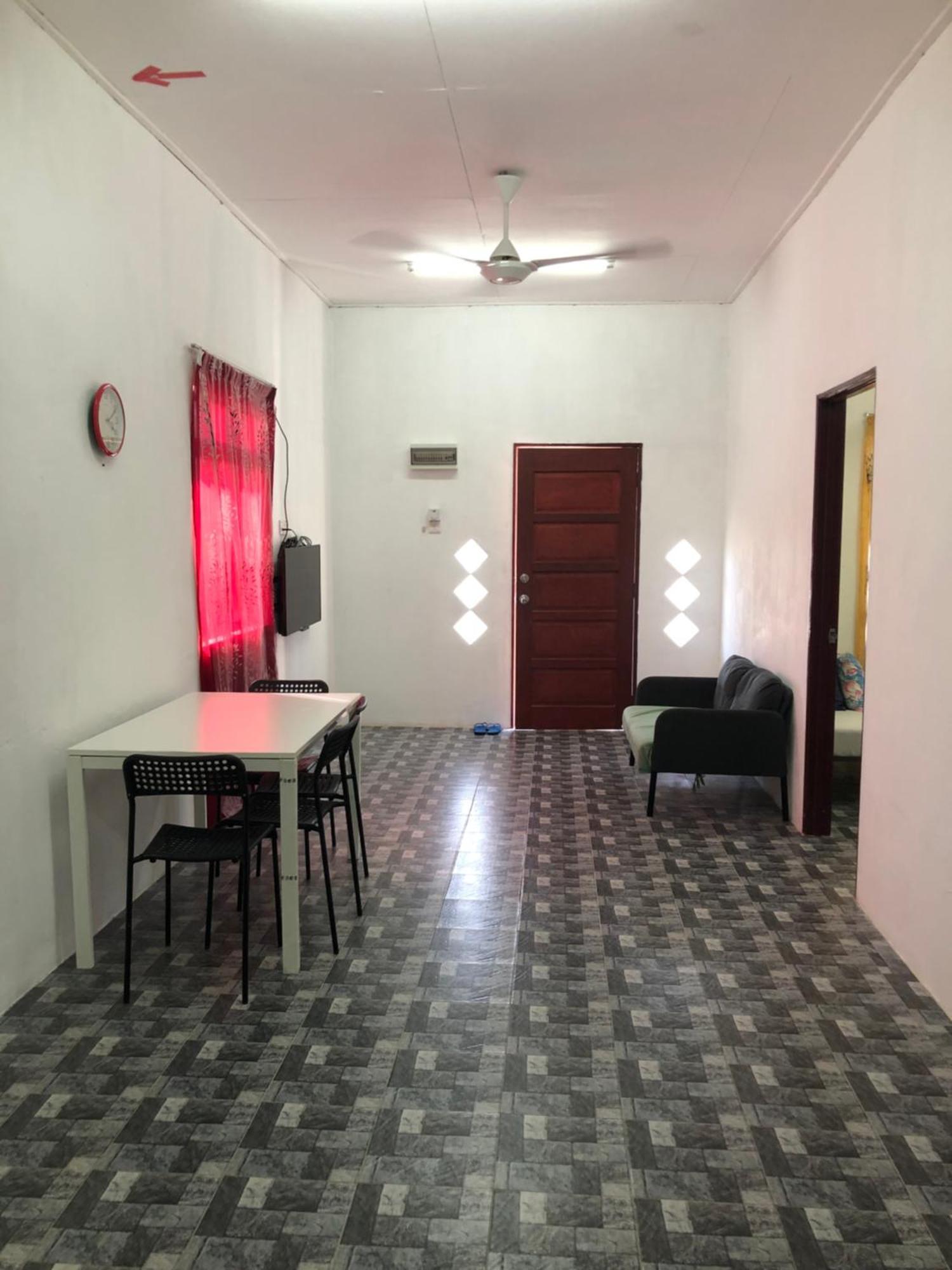 Idaman B B With 2 Aircond 2 Quen Bed And Not Sharing -privacy Holiday home *